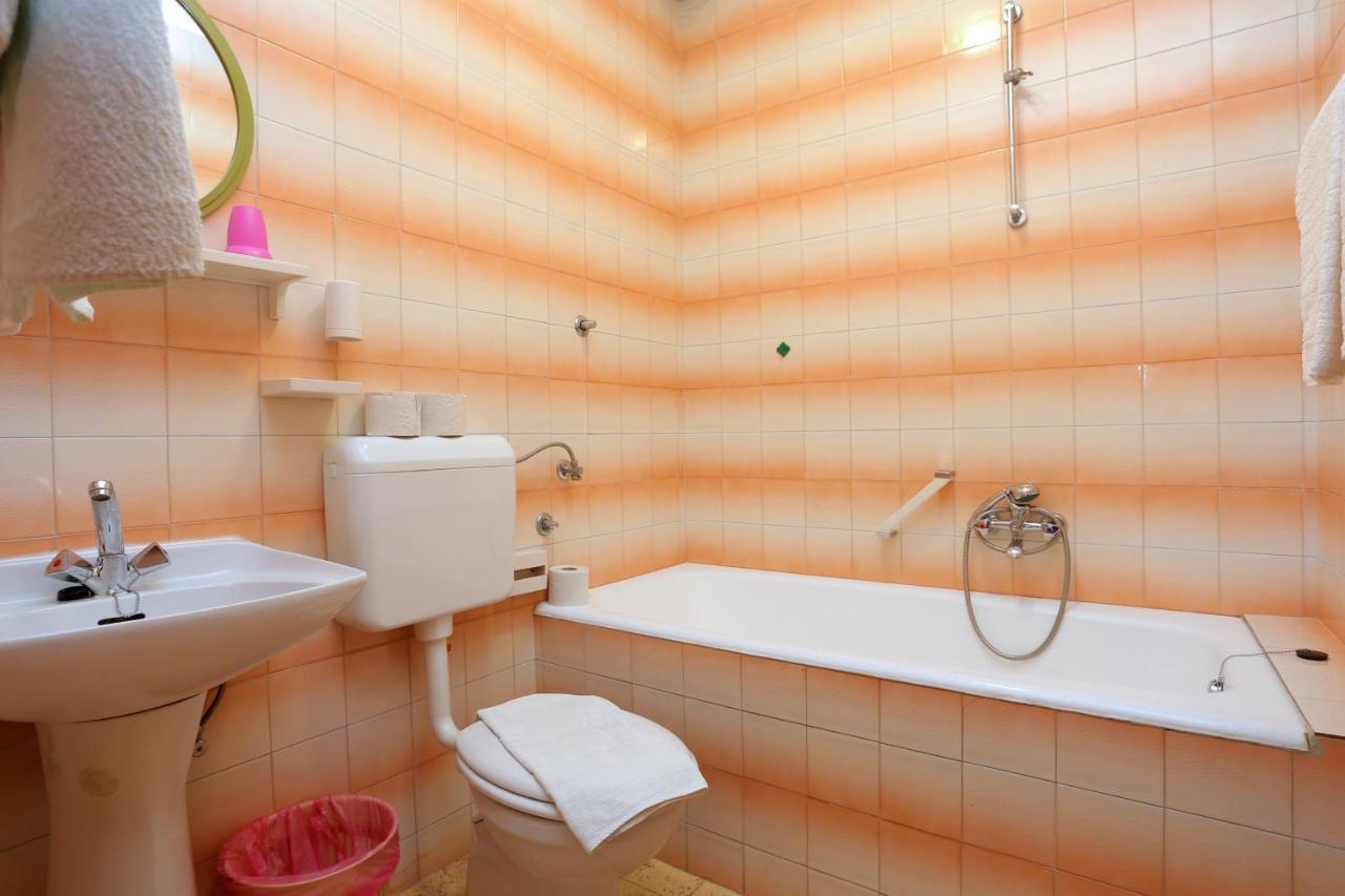 Apartments With A Parking Space Brela, Makarska - 6043 Ngoại thất bức ảnh